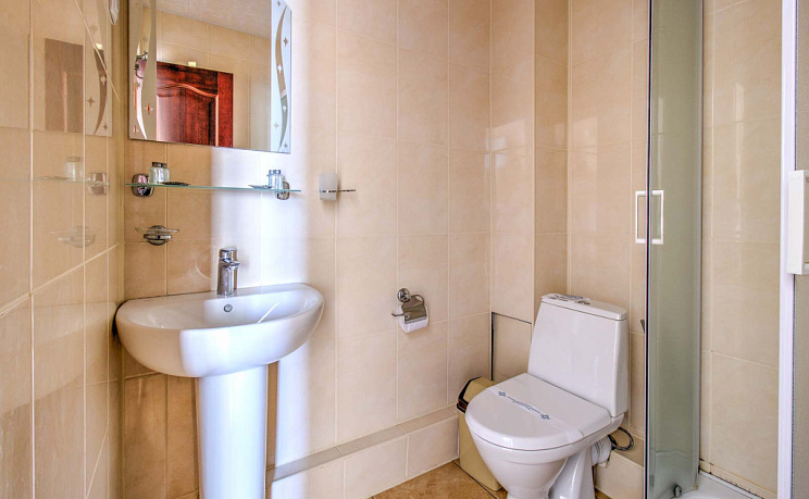 Стандарт с боковым видом на море с балконом