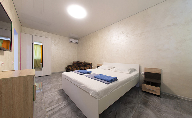 Апартаменты с кухней и балконом 2 этаж