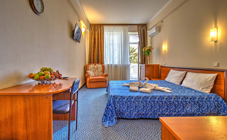 Стандарт Б вид на зелёную зону с балконом