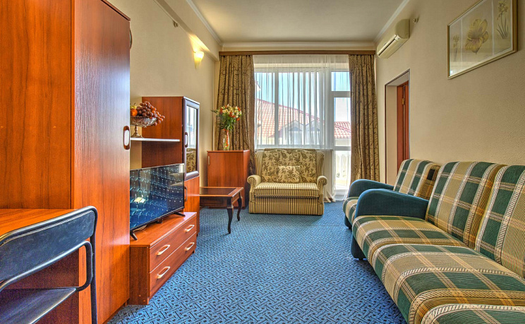 Люкс Б 2-комнатный вид на море с балконами