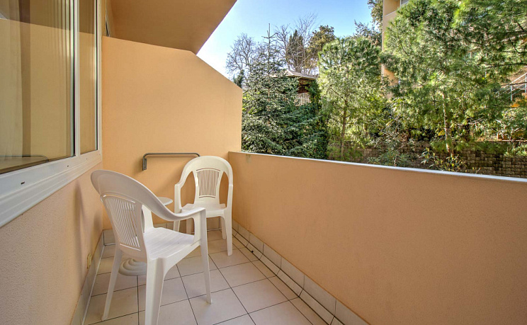 Стандарт А вид на зелёную зону с балконом